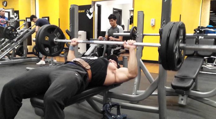 Press de pecho plano con barra. KiffeMyBody entrenamientos